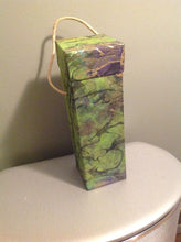 Load image into Gallery viewer, Wine box in Green marble